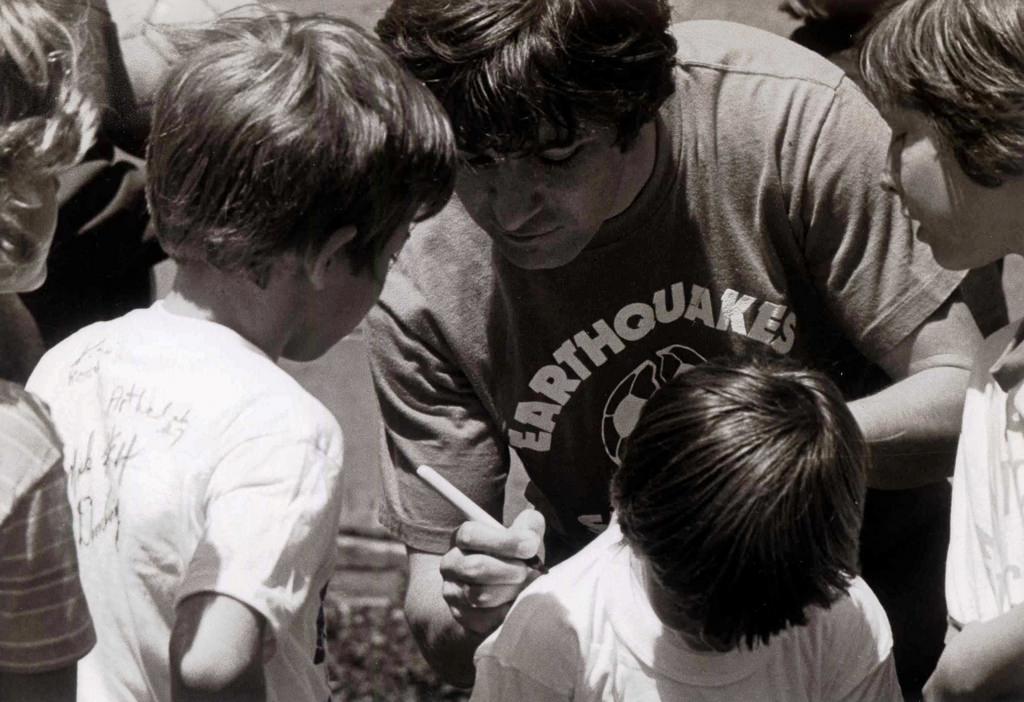 Johnny Moore signing autographs, 1974