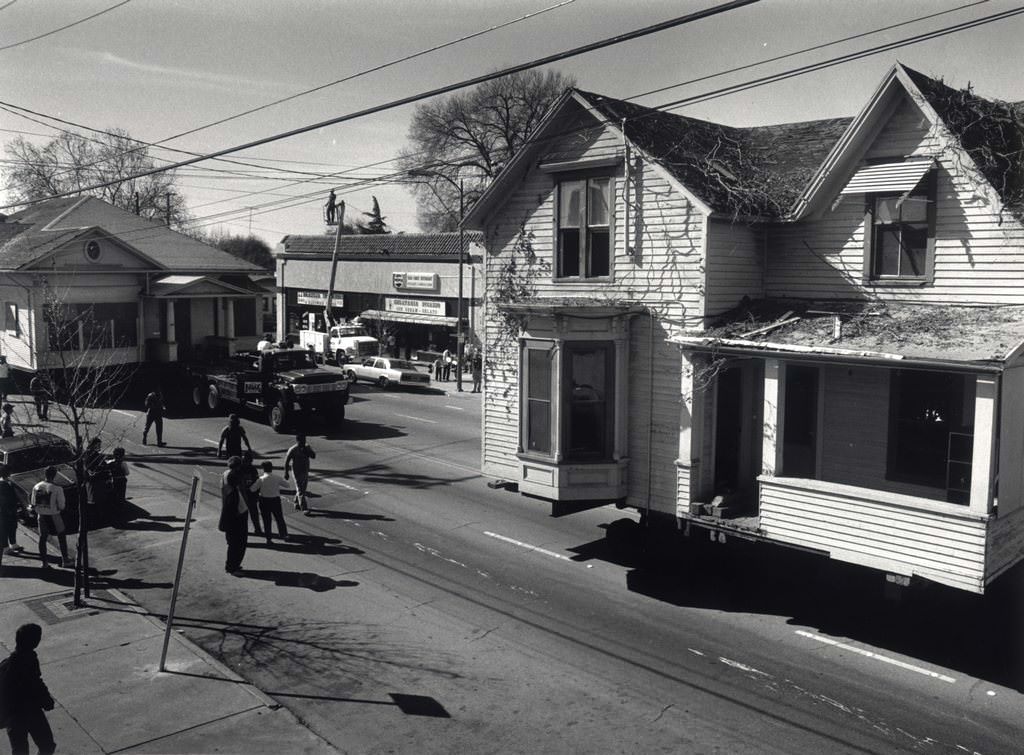 Nelson-DeLuz House en route to History Park, 1987