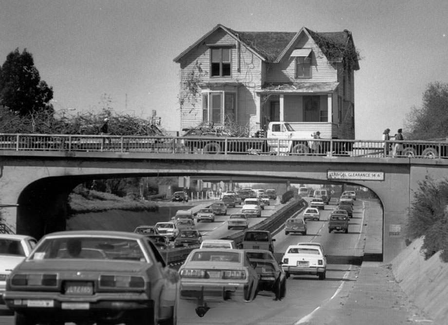 Edwin Markham House being moved to San Jose Historical Museum, 1987