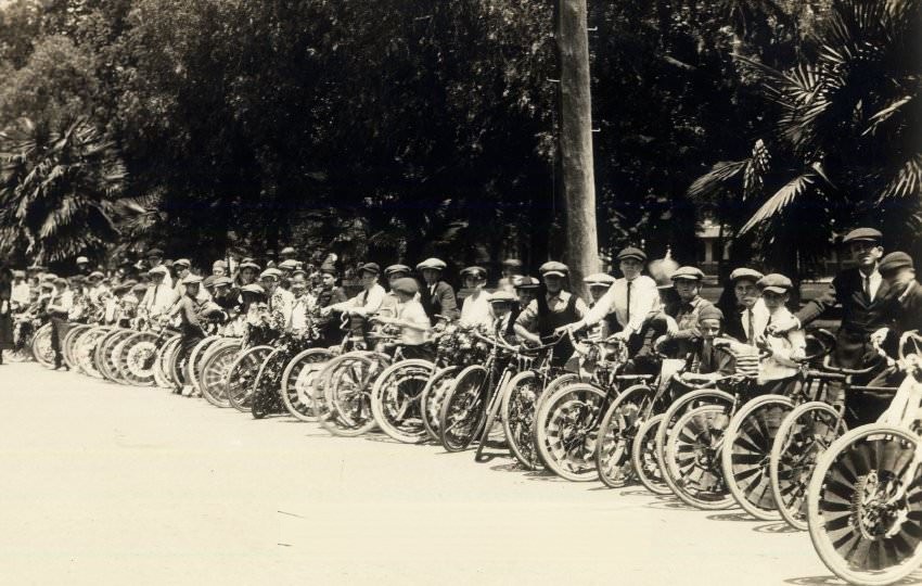 Group portrait of cyclists, San Jose Bicycle Day, May 5 ,1923