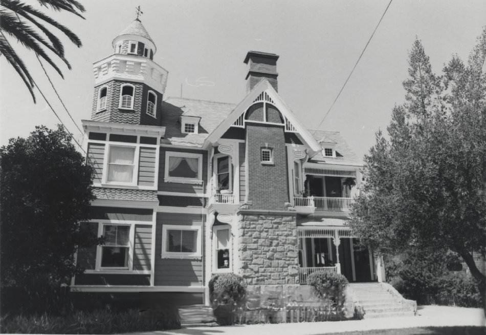 Maynard House in Willow Glen. Photos probably taken for 1977 Historic Resources Inventory by Patty Loach and Bill Zavalaris, 1970