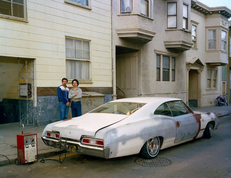 Charging battery, Moss Street, 1982