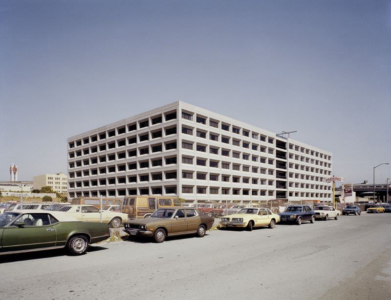 First office building in redevelopment zone, Lapu-Lapu St, 1980