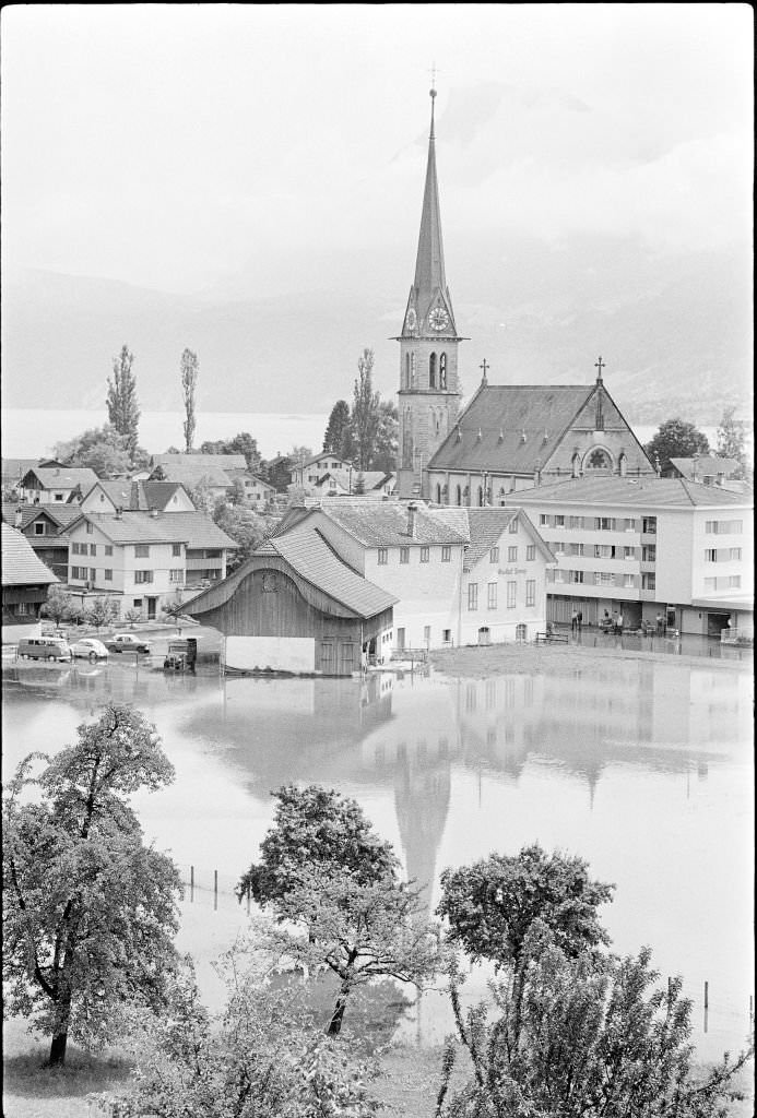 High water in Ennetbürgen after landslide, 1970