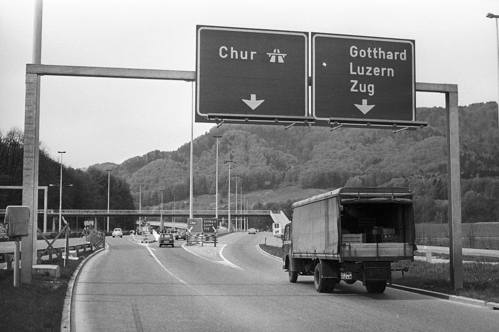 Lastwagen an der Verzweigung Chur und Gotthard, Luzern, Zug 1970