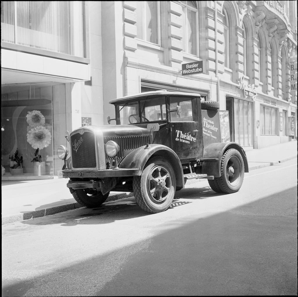 Motorcar of the 'Theatre crooked' 1970