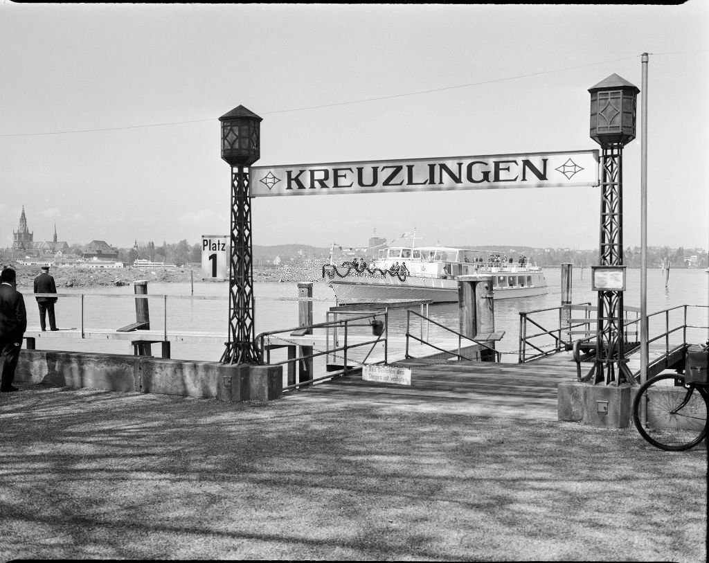 Landing stage Kreuzlingen with motor ship "Schaffhausen", around 1970