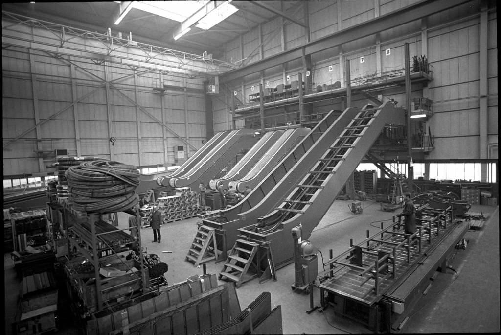 Production of escalators in Schlieren, 1970
