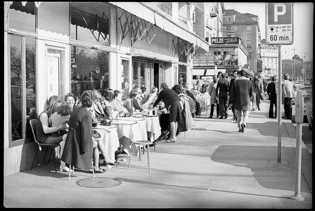 Spring mood in Zurich at the Limmatquai, 1970