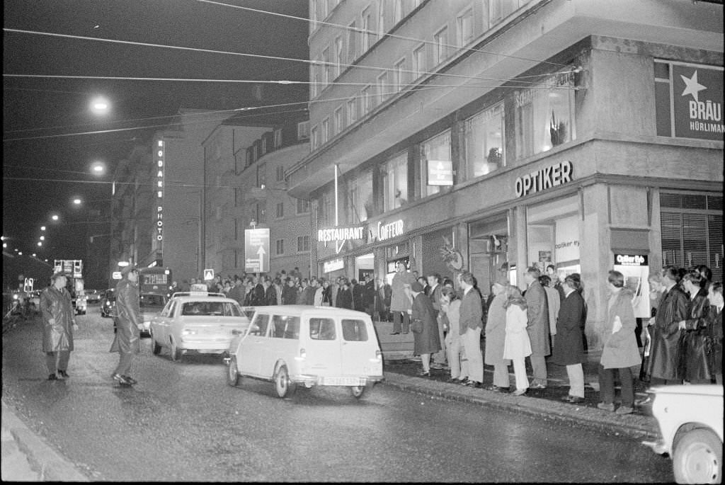 Burst pipe, Schaffhauerplatz in Zurich 1970