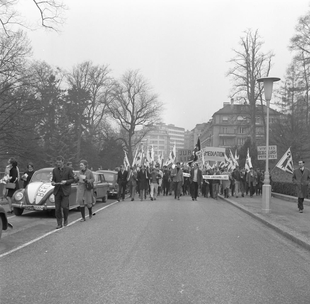 Demonstration and collectiv military service objection by separatists from Jura, 1970