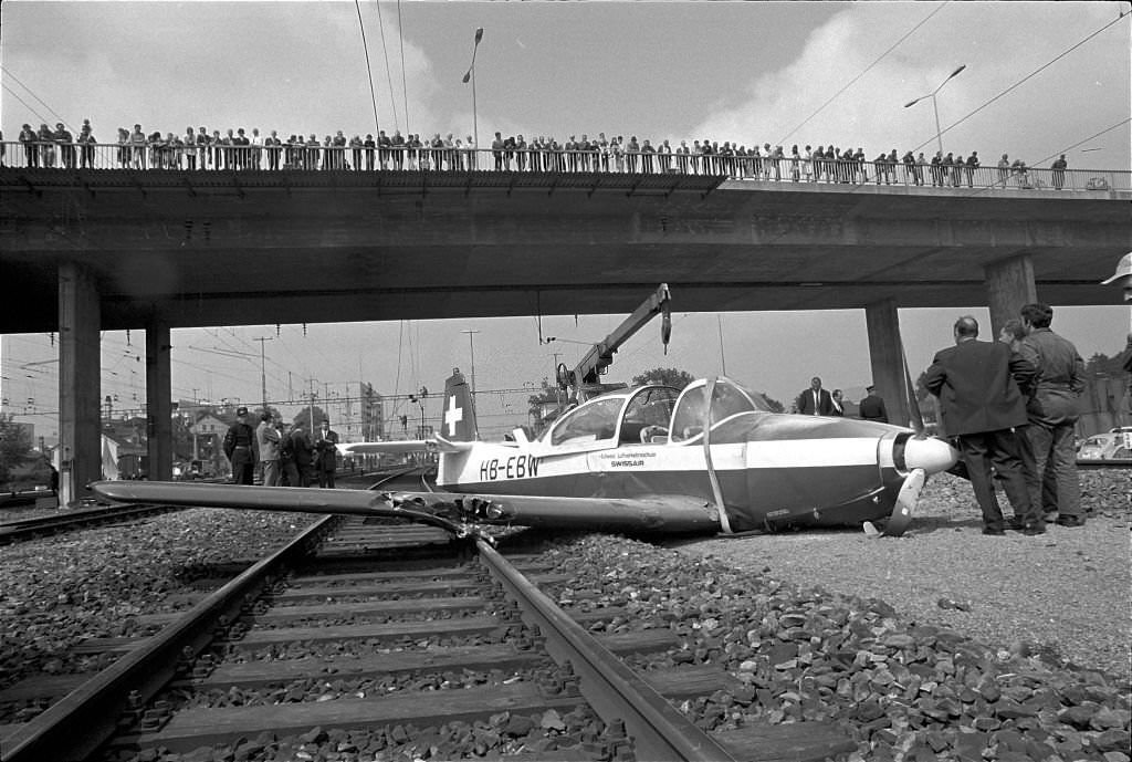 Crash landing of sports plane, 1970