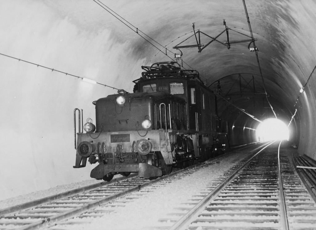Lokomotive im Gotthard-Tunnel, 1970
