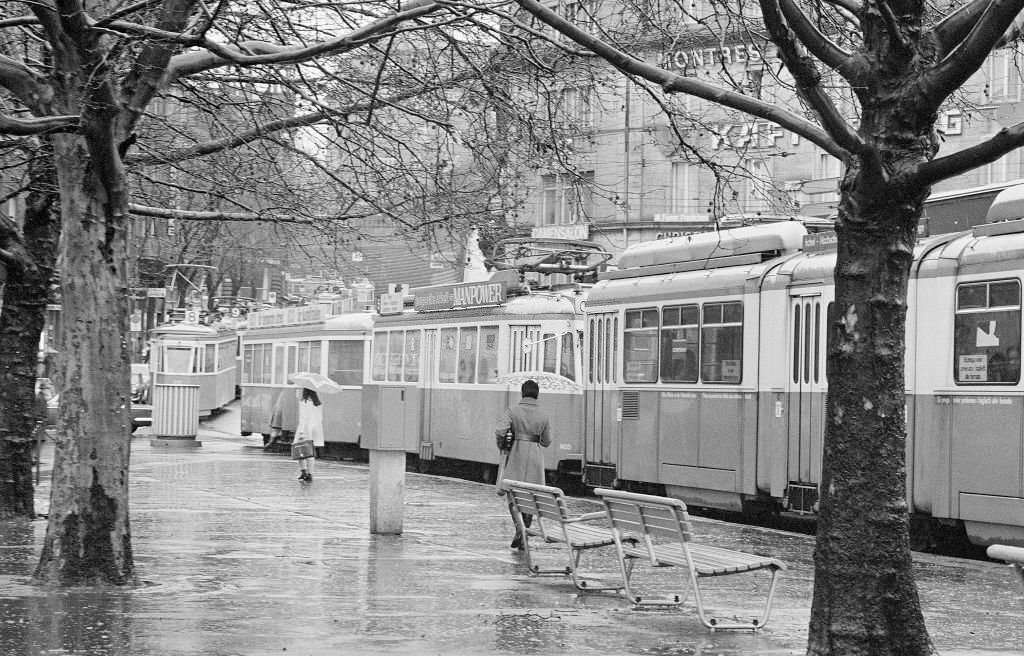 Tramway traffic jam in Bellevue, 1970