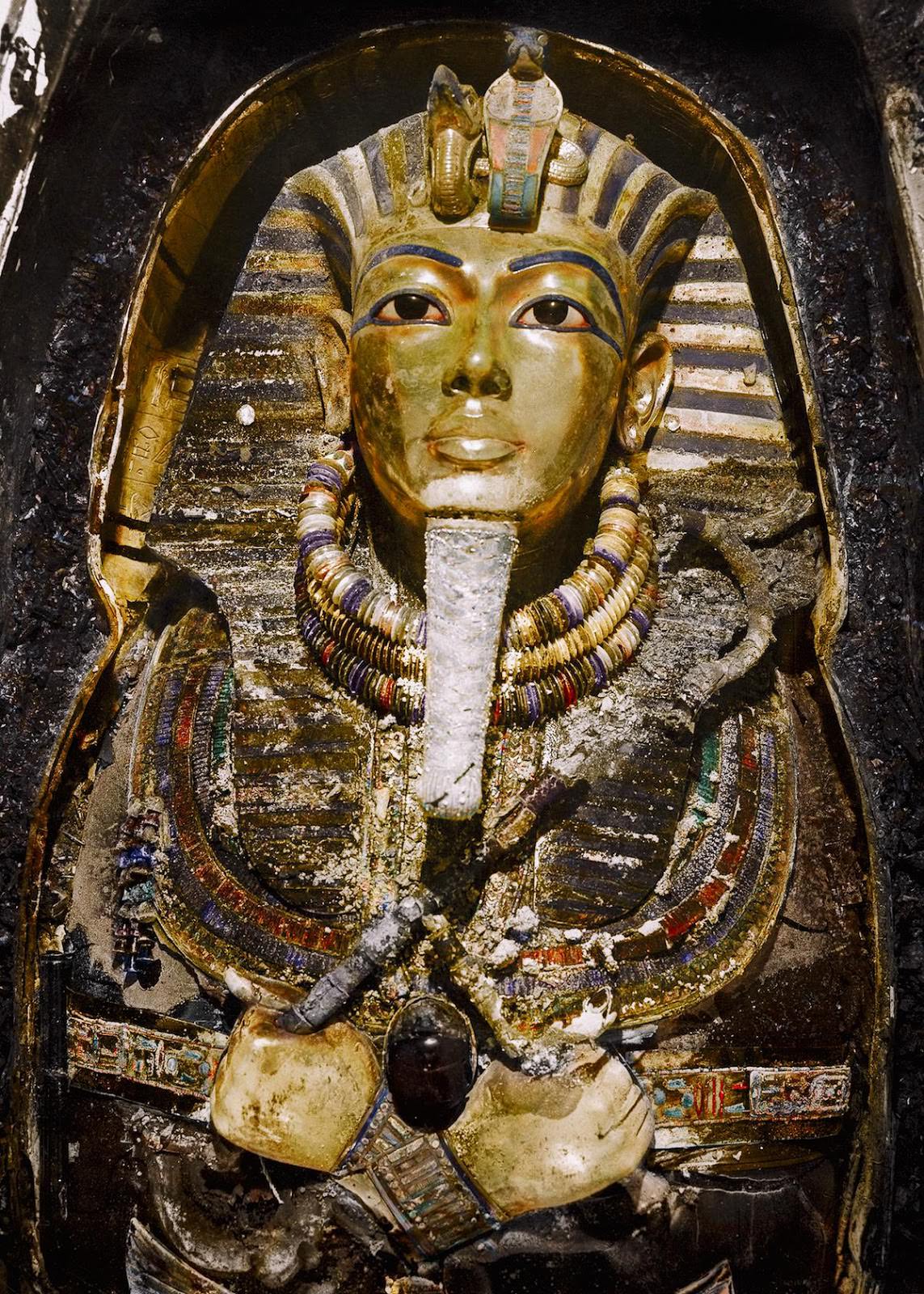 The gold mask (Carter no. 256a) in situ on the mummy of the King, still inside the third (innermost) solid gold coffin (Carter no. 255). Tutankhamun's Tomb, 30th October 1925