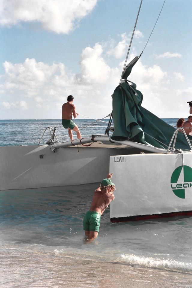 Stunning Photos of Waikiki Beach, Hawaii, in the late 1980s