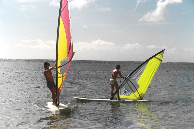 Stunning Photos of Waikiki Beach, Hawaii, in the late 1980s