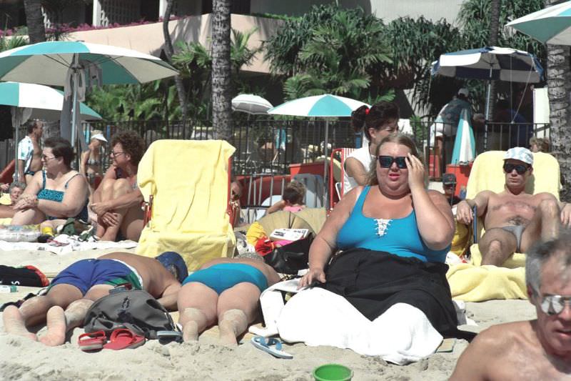 Stunning Photos of Waikiki Beach, Hawaii, in the late 1980s