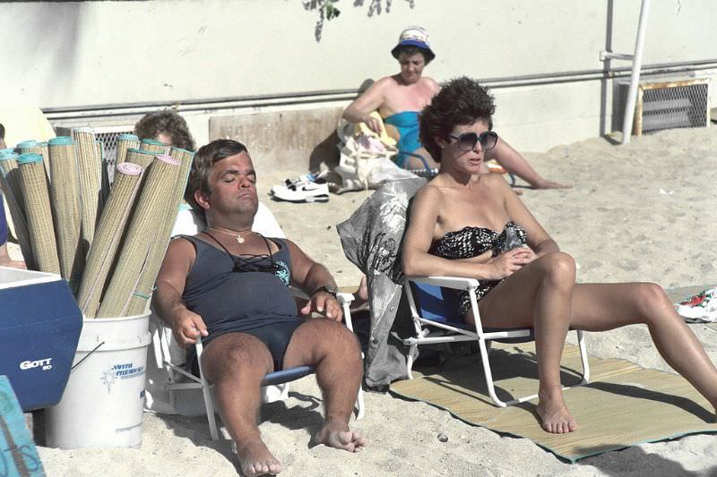 Stunning Photos of Waikiki Beach, Hawaii, in the late 1980s