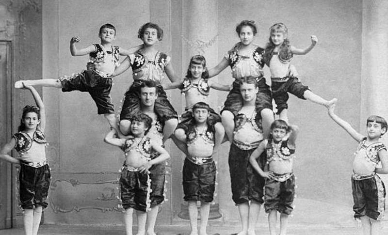 The Kremos Swiss Acrobats family