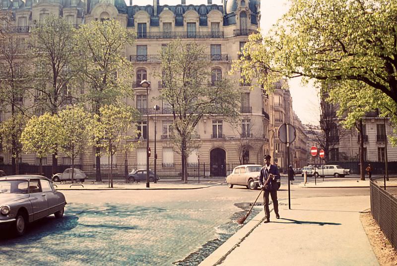 Paris street scenes, 1968