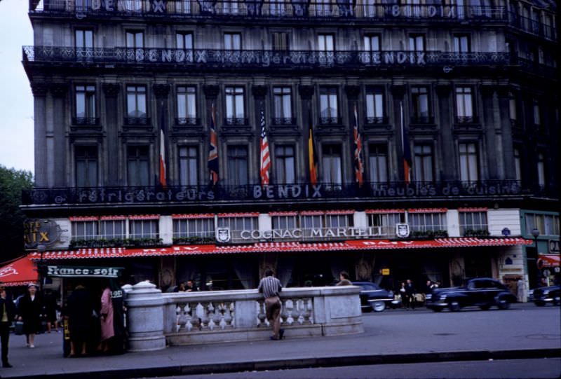 Café de le Paix, 1960