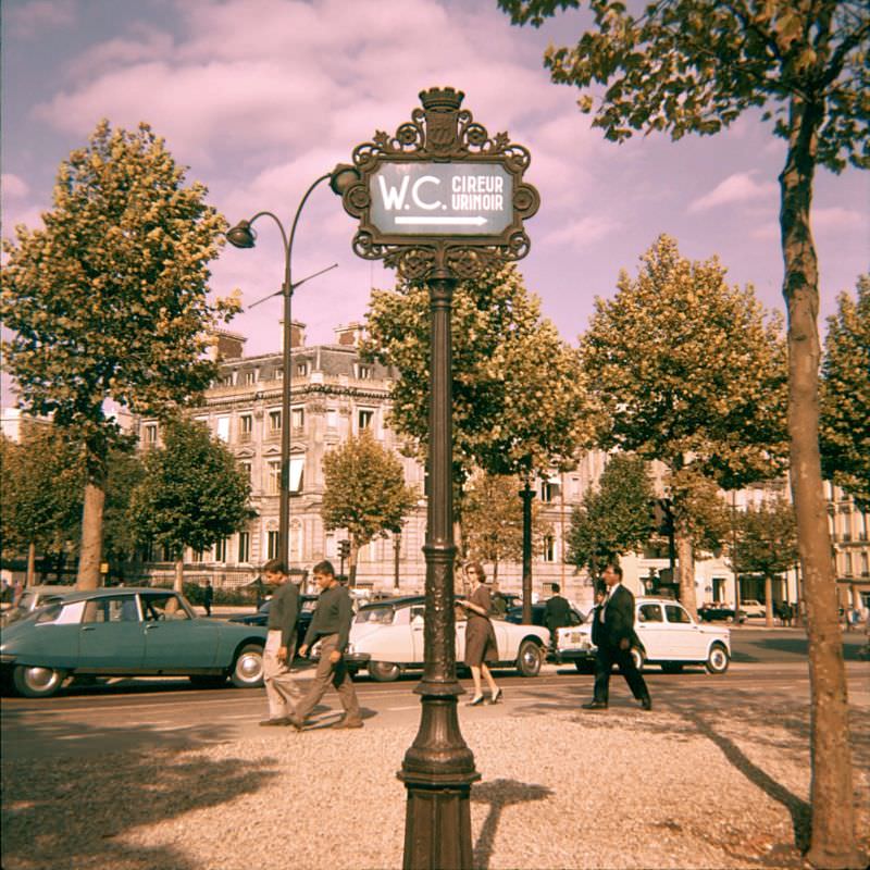 Near Place de l'Étoile, Paris, 1961