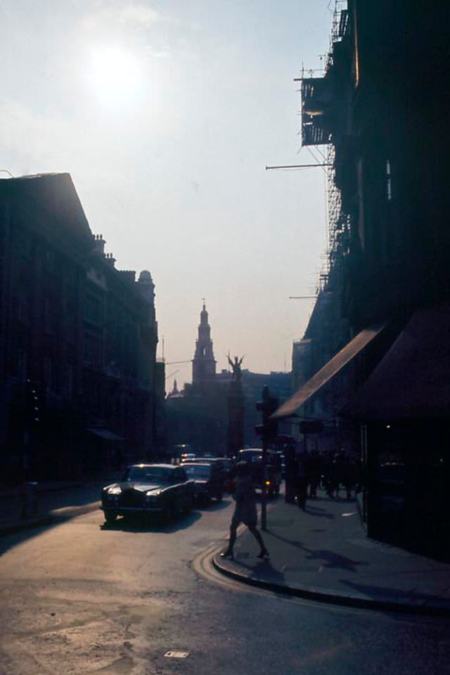 Shaftesbury Avenue, 1970s