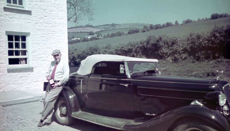 Stunning Vintage Agfacolor Slides Show Life in Tenby, A Town in Wales, Late 1930s