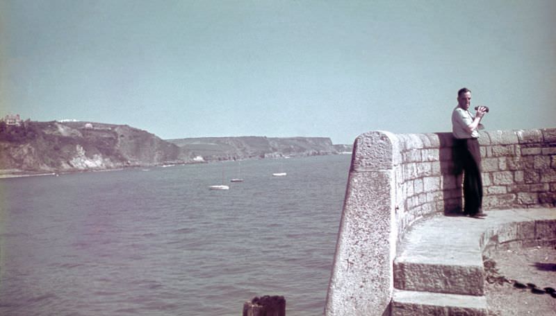 Stunning Vintage Agfacolor Slides Show Life in Tenby, A Town in Wales, Late 1930s