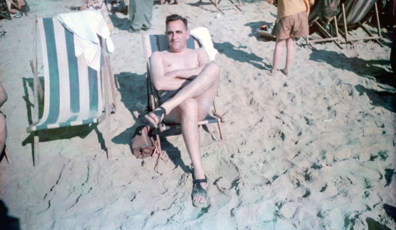 Stunning Vintage Agfacolor Slides Show Life in Tenby, A Town in Wales, Late 1930s