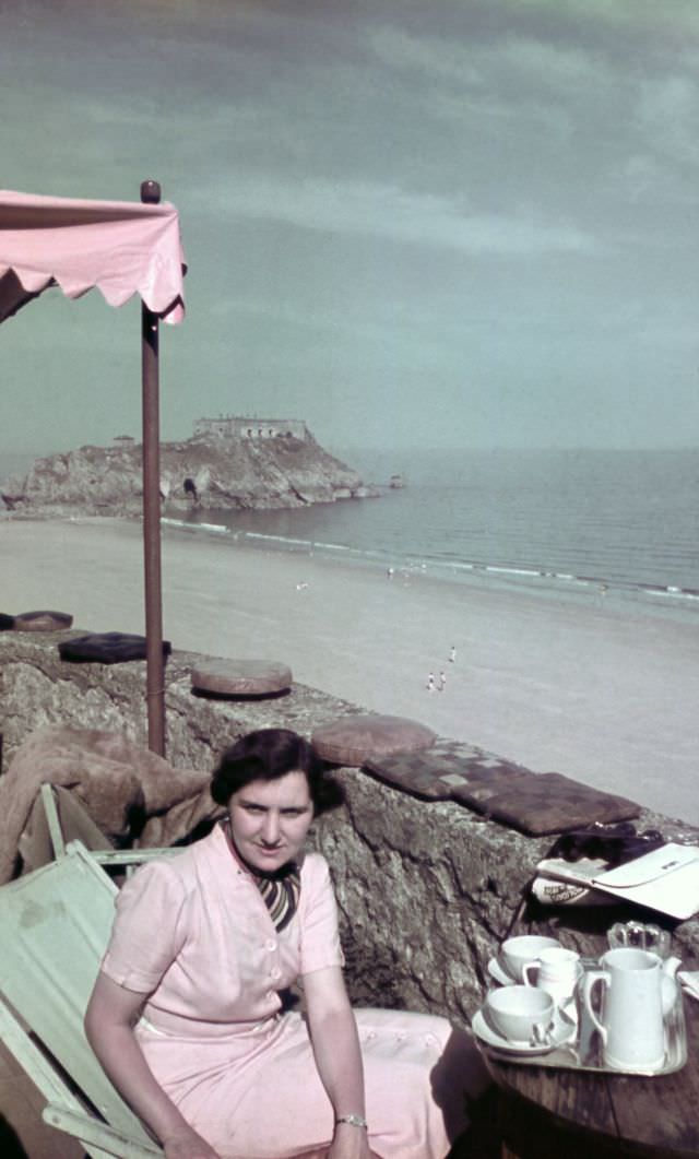 Stunning Vintage Agfacolor Slides Show Life in Tenby, A Town in Wales, Late 1930s