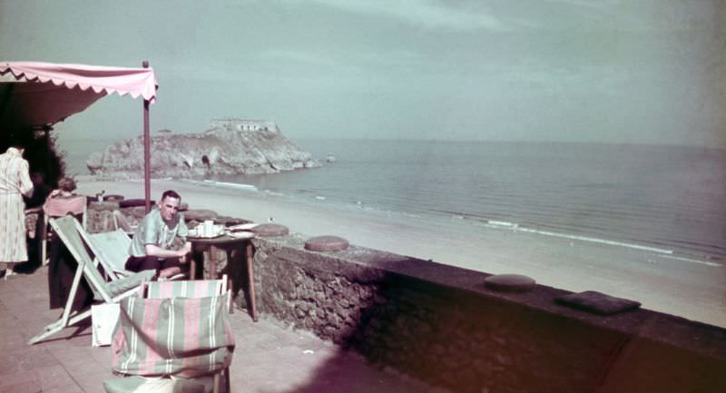 Stunning Vintage Agfacolor Slides Show Life in Tenby, A Town in Wales, Late 1930s