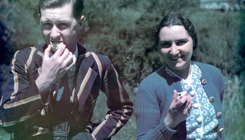 Stunning Vintage Agfacolor Slides Show Life in Tenby, A Town in Wales, Late 1930s