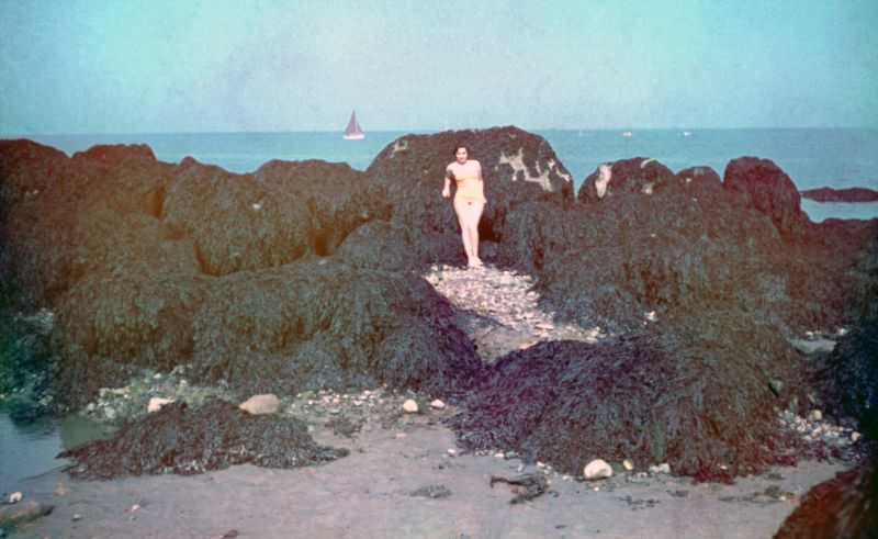 Stunning Vintage Agfacolor Slides Show Life in Tenby, A Town in Wales, Late 1930s