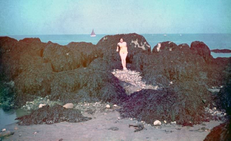 Stunning Vintage Agfacolor Slides Show Life in Tenby, A Town in Wales, Late 1930s