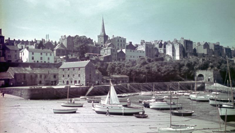 Stunning Vintage Agfacolor Slides Show Life in Tenby, A Town in Wales, Late 1930s