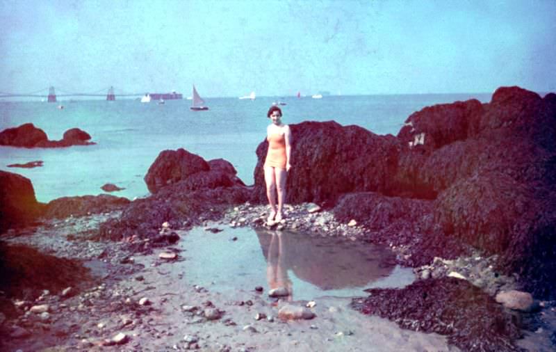 Stunning Vintage Agfacolor Slides Show Life in Tenby, A Town in Wales, Late 1930s