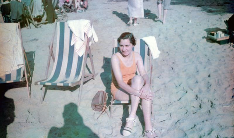 Stunning Vintage Agfacolor Slides Show Life in Tenby, A Town in Wales, Late 1930s