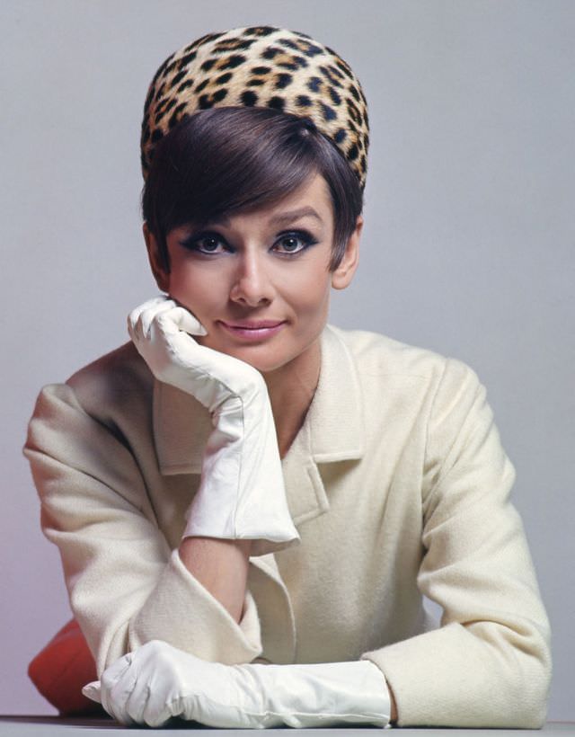 Gorgeous Photos of Audrey Hepburn in Stunning Costumes from the Movie 'How to Steal a Million (1966)'