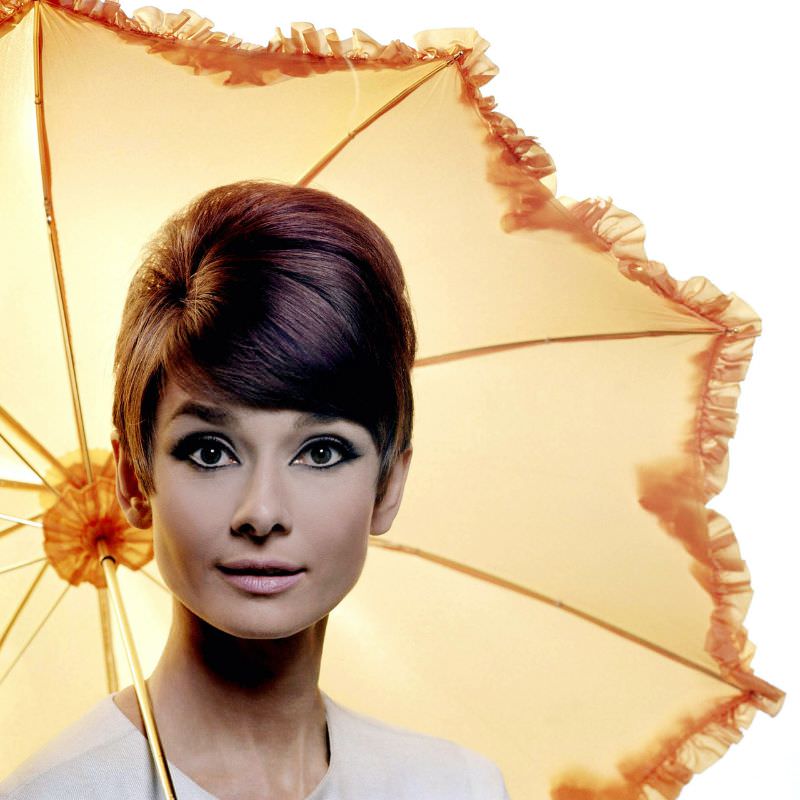 Gorgeous Photos of Audrey Hepburn in Stunning Costumes from the Movie 'How to Steal a Million (1966)'