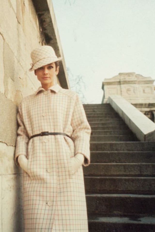 Gorgeous Photos of Audrey Hepburn in Stunning Costumes from the Movie 'How to Steal a Million (1966)'