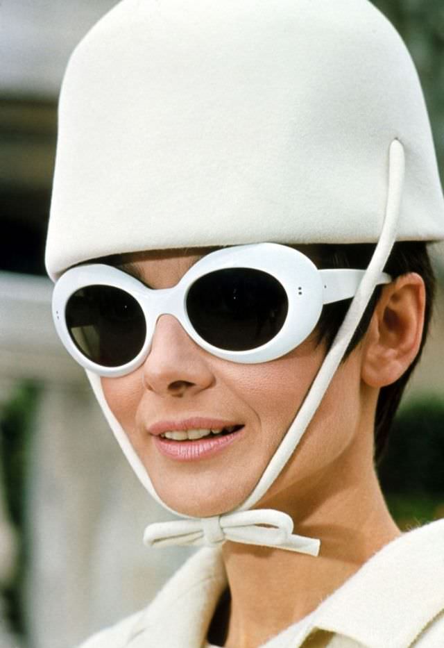 Gorgeous Photos of Audrey Hepburn in Stunning Costumes from the Movie 'How to Steal a Million (1966)'