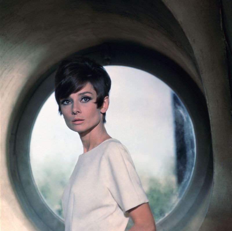 Gorgeous Photos of Audrey Hepburn in Stunning Costumes from the Movie 'How to Steal a Million (1966)'