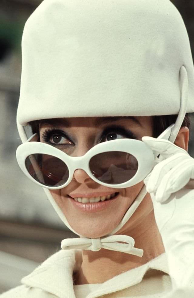 Gorgeous Photos of Audrey Hepburn in Stunning Costumes from the Movie 'How to Steal a Million (1966)'