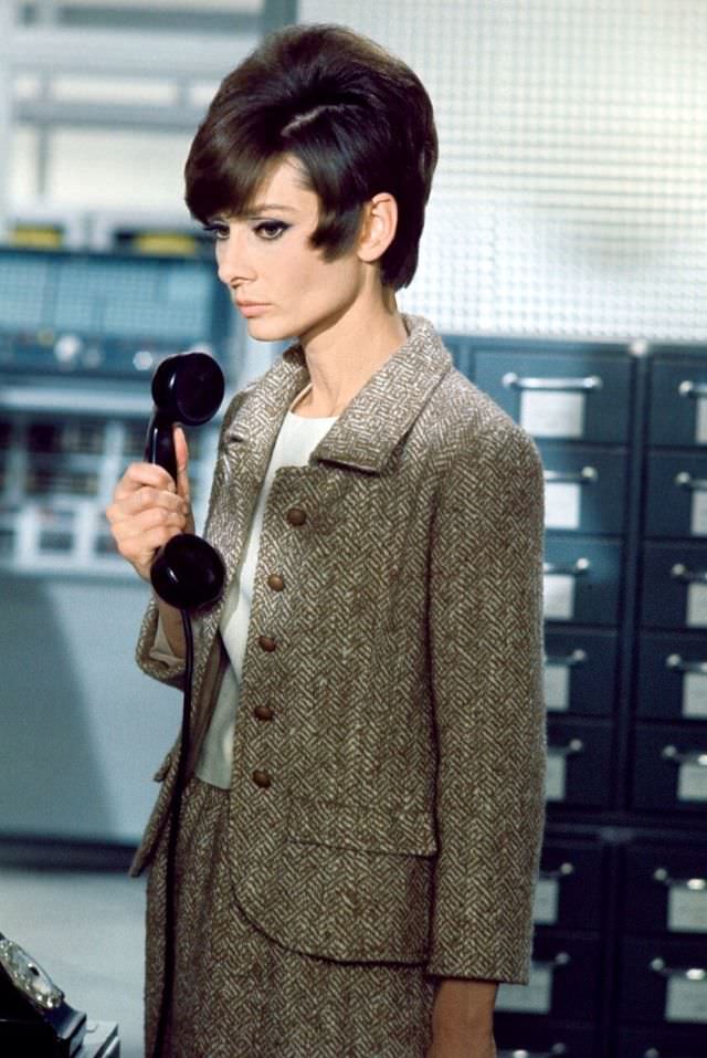 Gorgeous Photos of Audrey Hepburn in Stunning Costumes from the Movie 'How to Steal a Million (1966)'