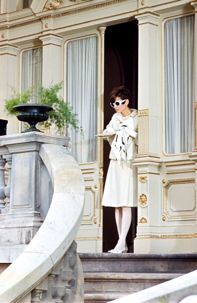 Gorgeous Photos of Audrey Hepburn in Stunning Costumes from the Movie 'How to Steal a Million (1966)'