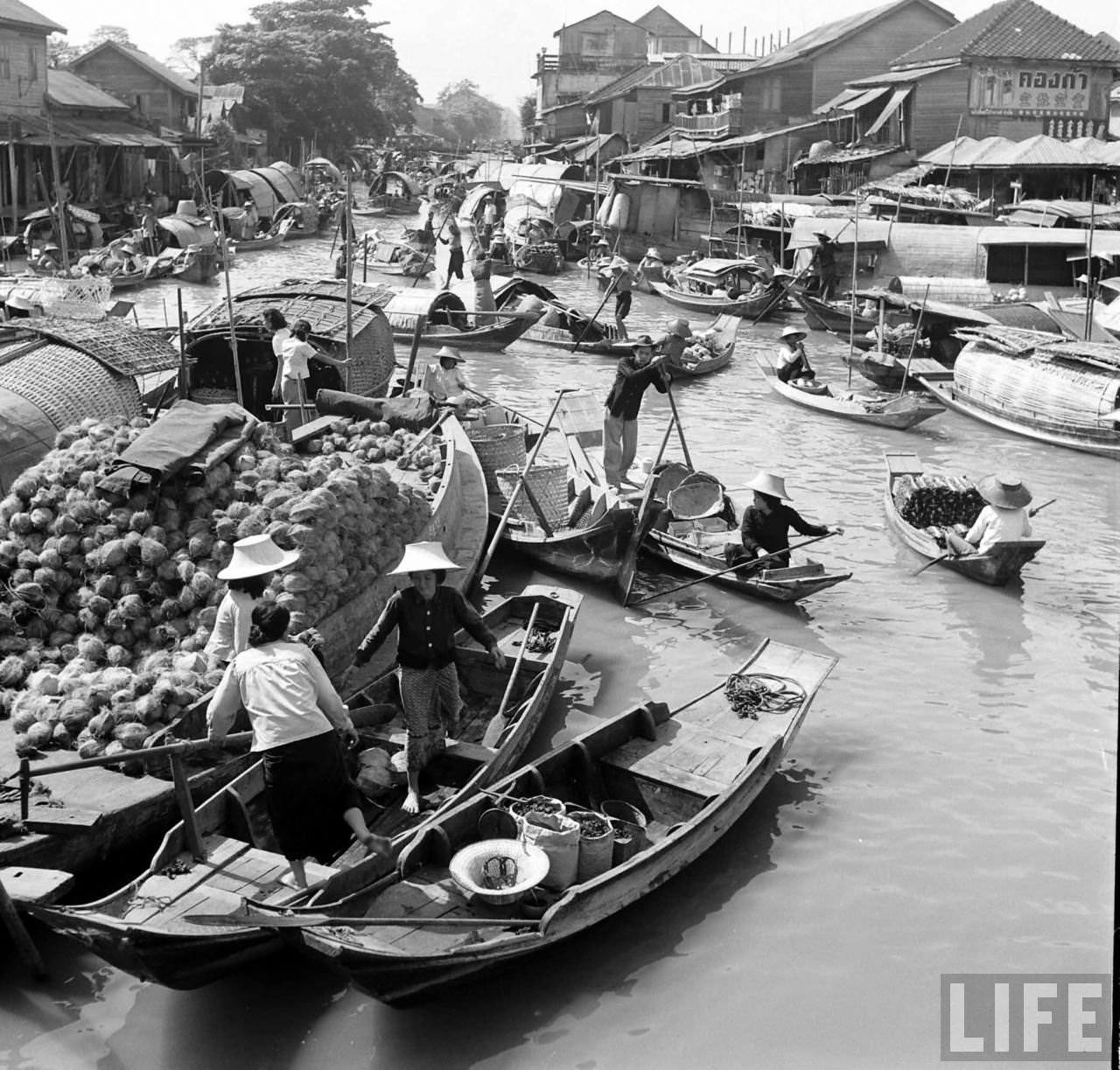 Fascinating Vintage Photos of Life on Bangkok's Chao Phraya River in the 1950s