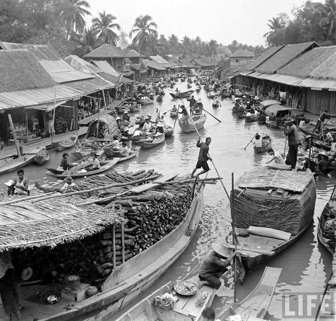 Fascinating Vintage Photos of Life on Bangkok's Chao Phraya River in the 1950s