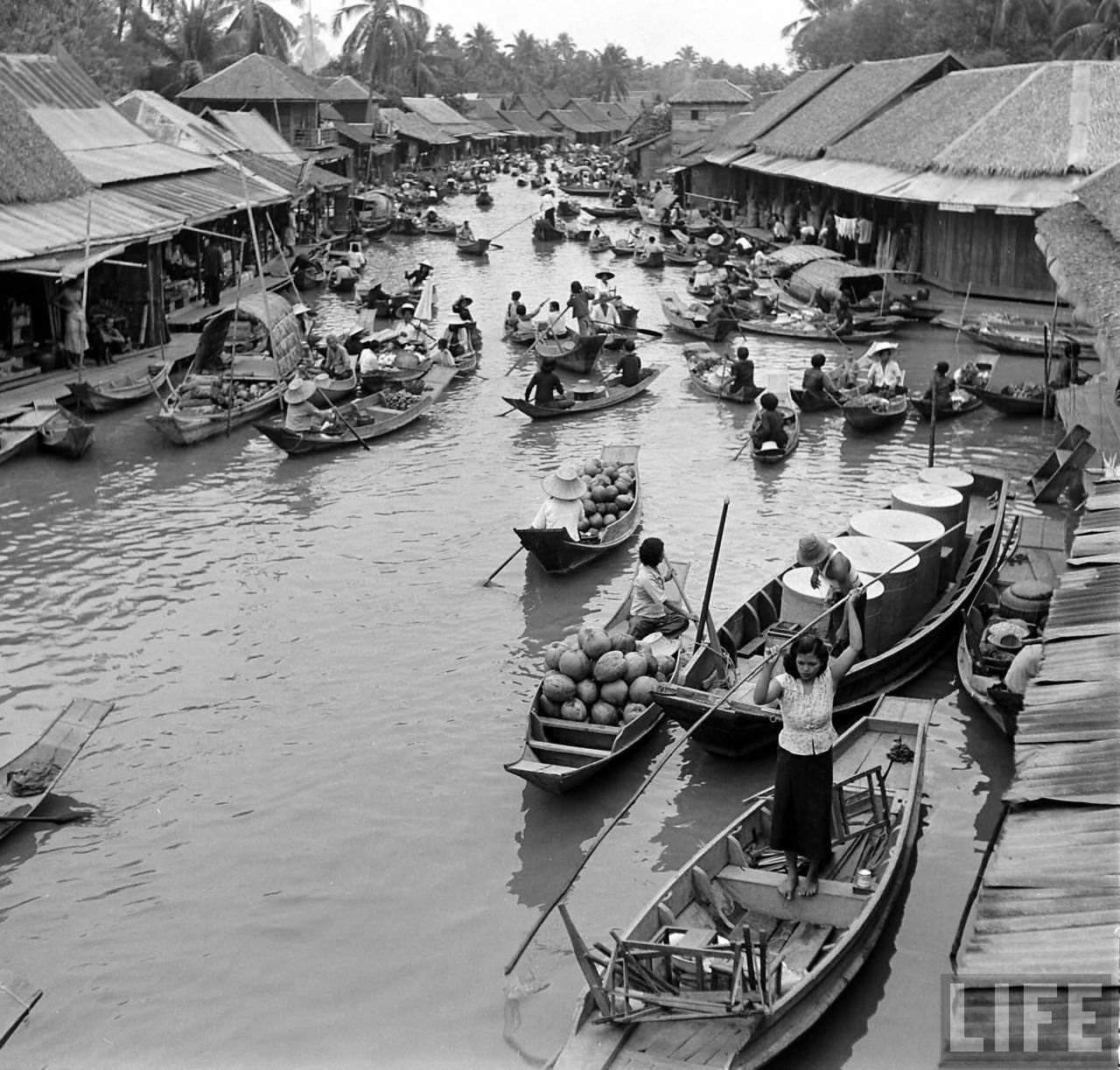 Fascinating Vintage Photos of Life on Bangkok's Chao Phraya River in the 1950s